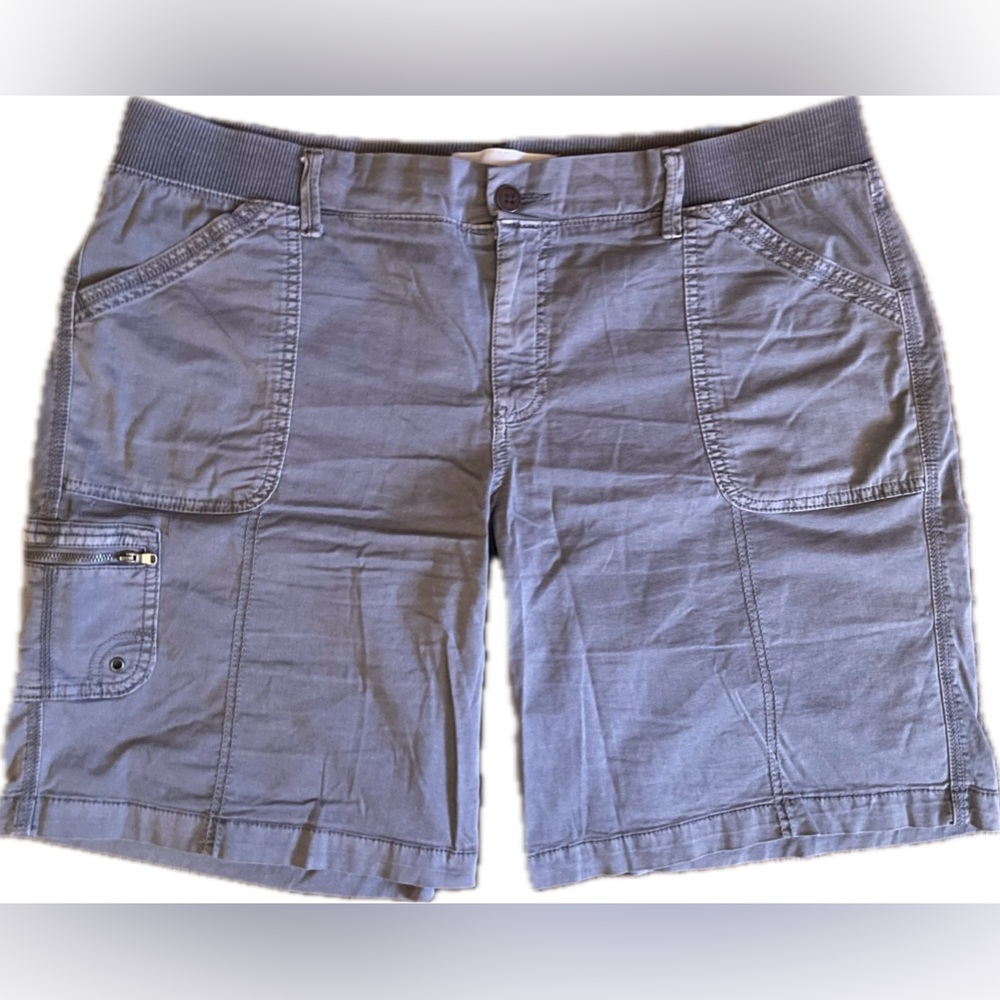 Sonoma Women's Gray Cargo Shorts. Women’s Size 18